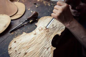L'ABC de la sculpture sur bois : Les bases essentielles pour commencer | Guide écrit